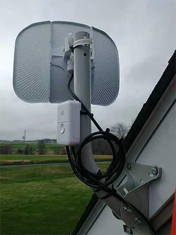 Upward Broadband Antenna at Customer